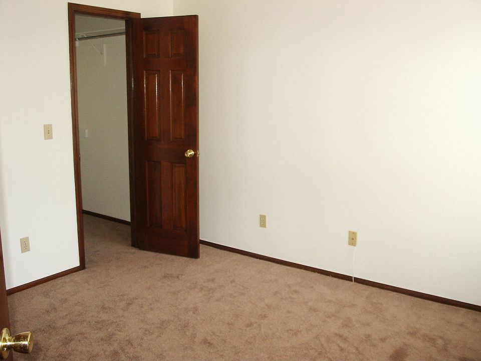 2nd image of 882 S Reed Ct APT B