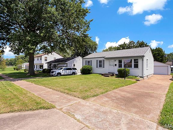 2nd image of 3604 Saint Cosmas Ln