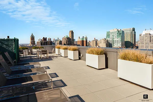 Rented by R New York | media 25