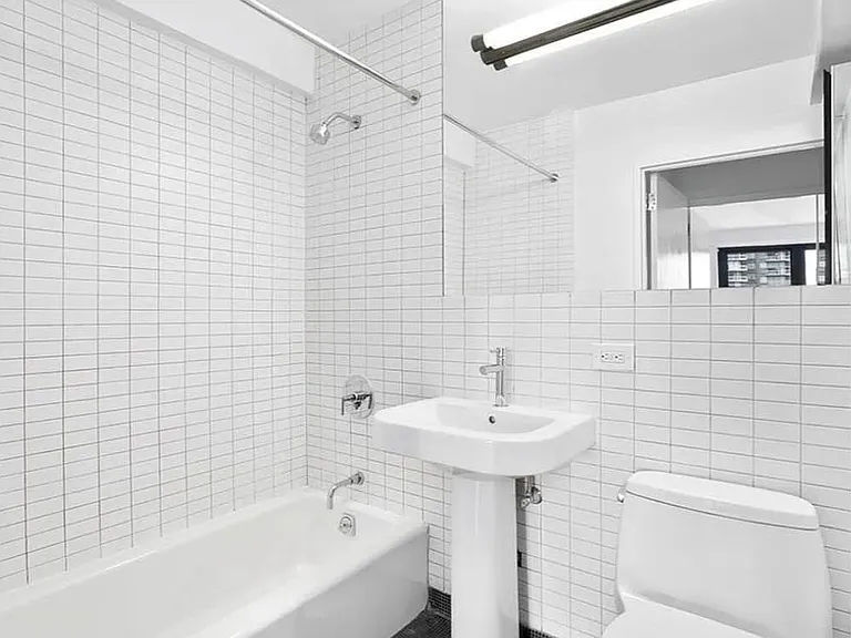 222 E 39th St #22A — Photo 5