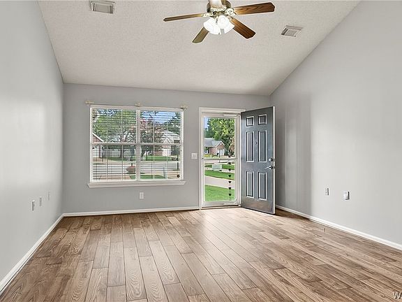 5th image of 1035 Mockingbird Ln