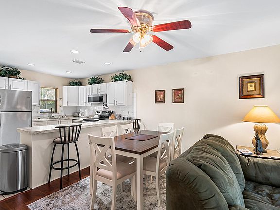 4th image of 56 Aspen Dr #56