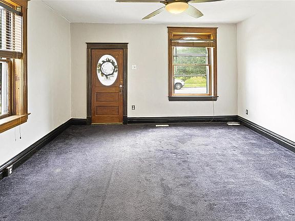 3rd image of 5221 Botanical Ave