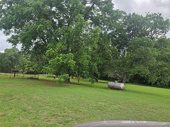 4th image of 21078 Fir Ln