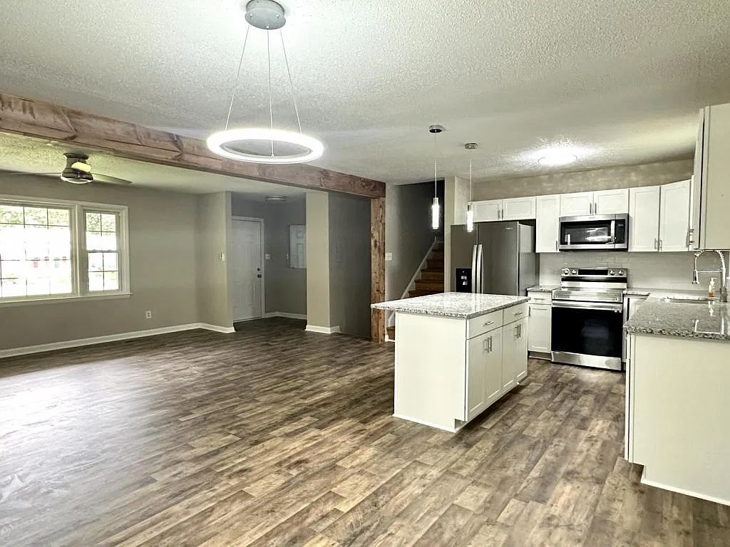 504 Glen Canyon Dr — Photo 3