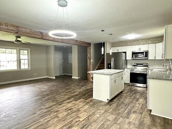 3rd image of 504 Glen Canyon Dr