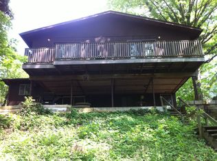 381 Hand Dr, Godfrey, IL 62035