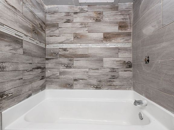 5th image of 6734-6736 S Clyde Ave #G