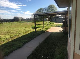 107 Champions Dr, Rockdale, TX 76567