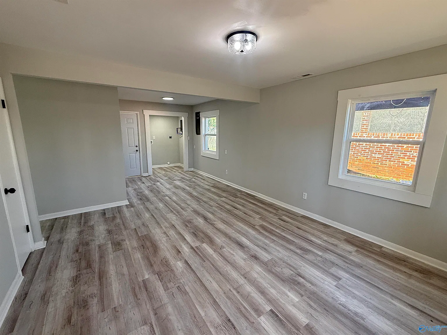 3 bed, 1.0 bath, 900 sqft, $1,450 — Photo 2