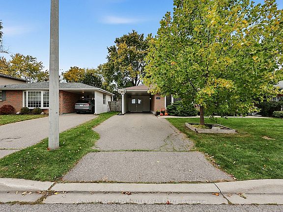 3rd image of 27 Castlemore Dr