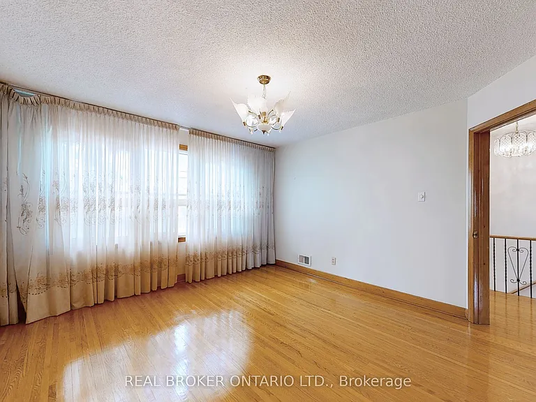 3241 Dufferin St — Photo 19