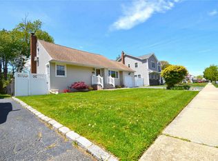 58 Lincoln Rd W, Plainview, NY 11803