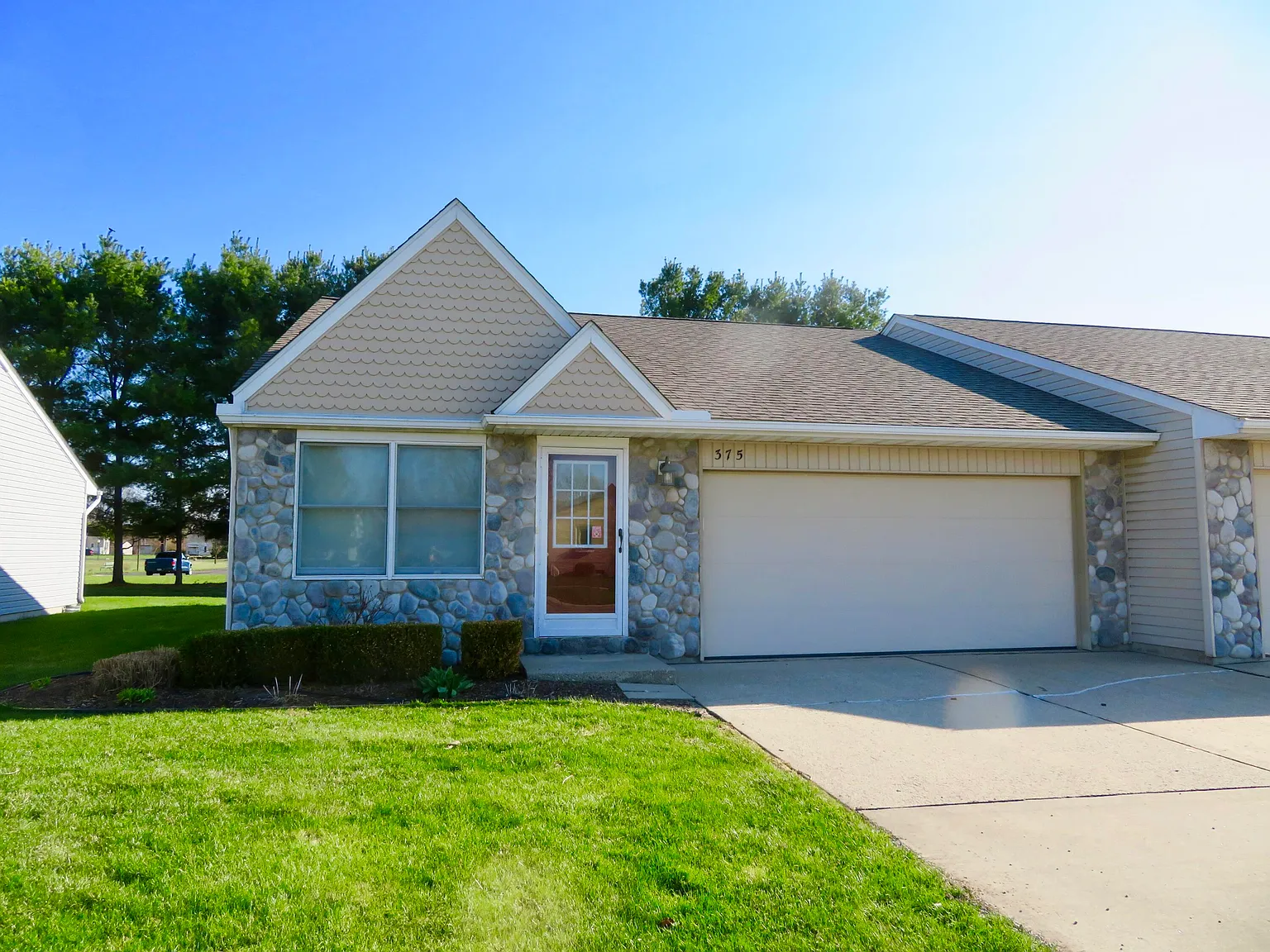 375 Obrian Dr photo 1