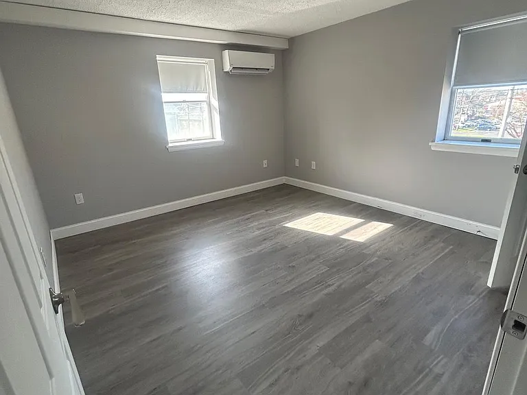 400 Main St #8 — Photo 7