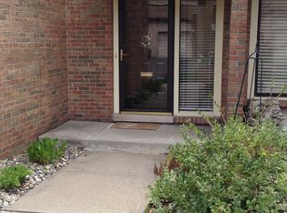 18244 University Park Dr, Livonia, MI