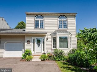 317 Aronimink Dr, Royersford, PA