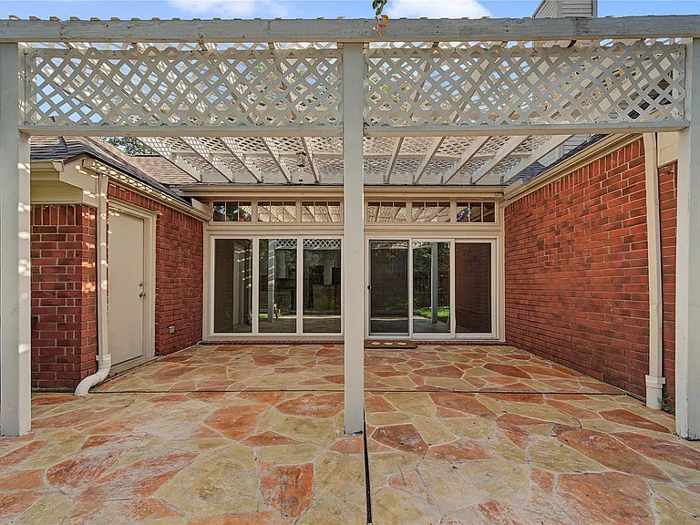 14135 Swallowfield Dr — Photo 45