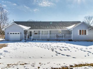 17459 Pleasant View Dr, Hudson, IL