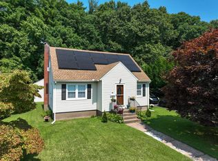 28 Wedgewood Dr, Manchester, CT 06042