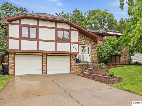 6230 Deerwood Dr, Lincoln, NE 68516