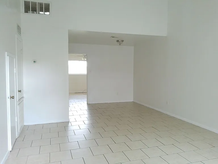 5723 Crestmore Dr — Photo 2