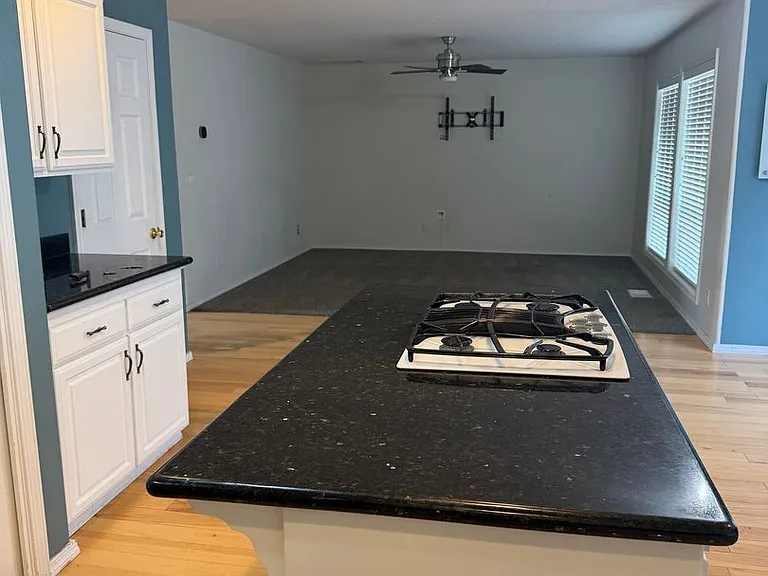 1311 Keystone Loop NE — Photo 22