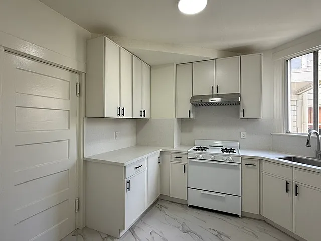 1 bed, 656 sqft, $3,850 — Photo 2