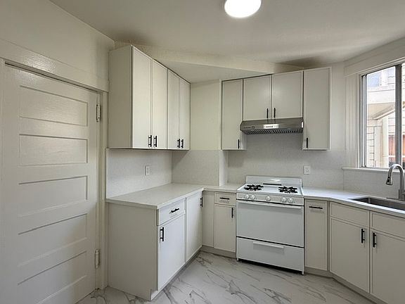 2nd image of 1427 Clay St APT 6