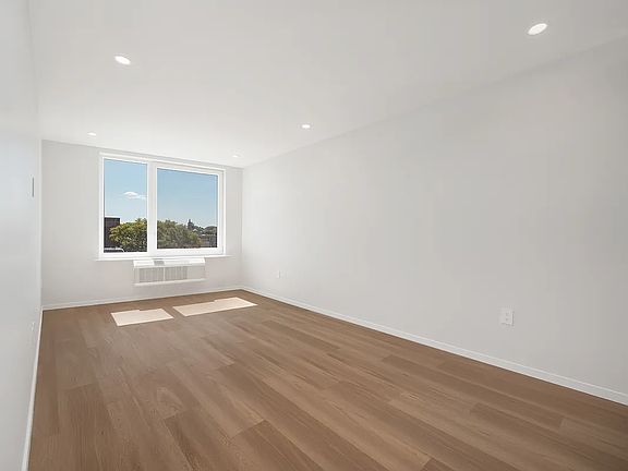 4th image of 83-07 Queens Blvd #3H