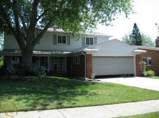 15102 Lakewood Dr, Plymouth, MI 48170