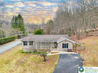 370 W White Bear Dr, Summit Hill, PA 18250