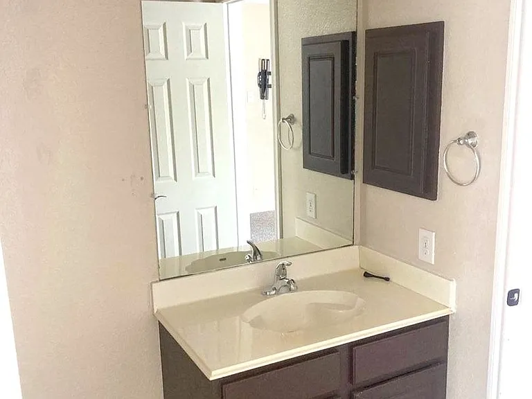 7915 Avellano — Photo 14