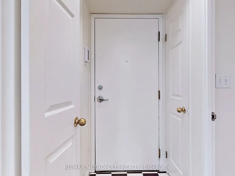 7 Carlton St #708 — Photo 22