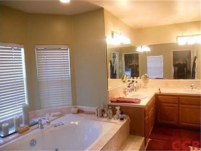 5th image of 875 Amethyst Dr