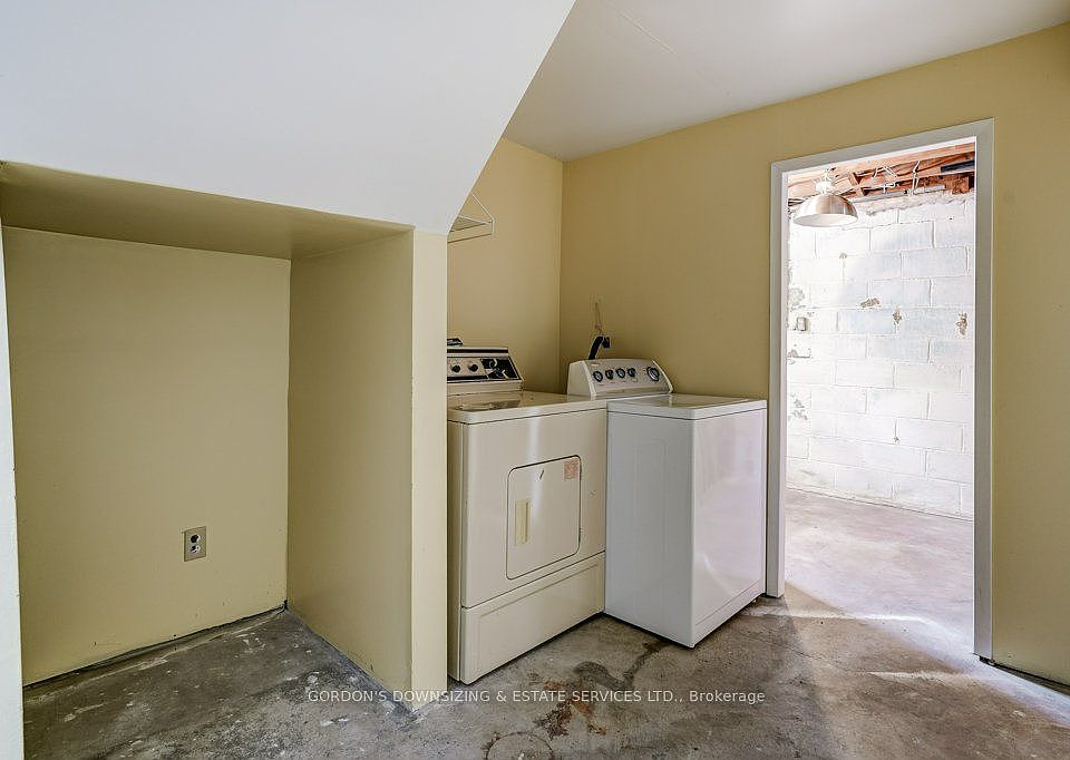 33rd image of 20 Gardens Cres