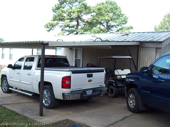 2nd image of 1519 Carriage Way