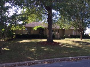 1325 S Raintree Pl, Springfield, MO 65809