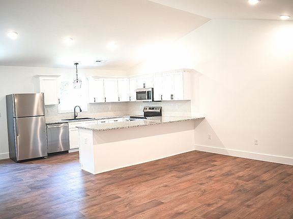 4th image of 1905 River Meadows Dr