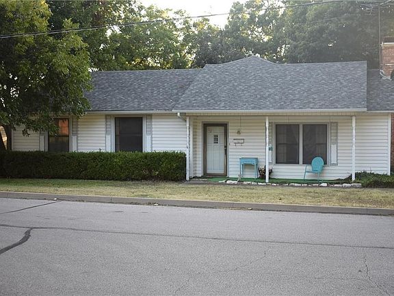 2nd image of 117 N Hamilton St