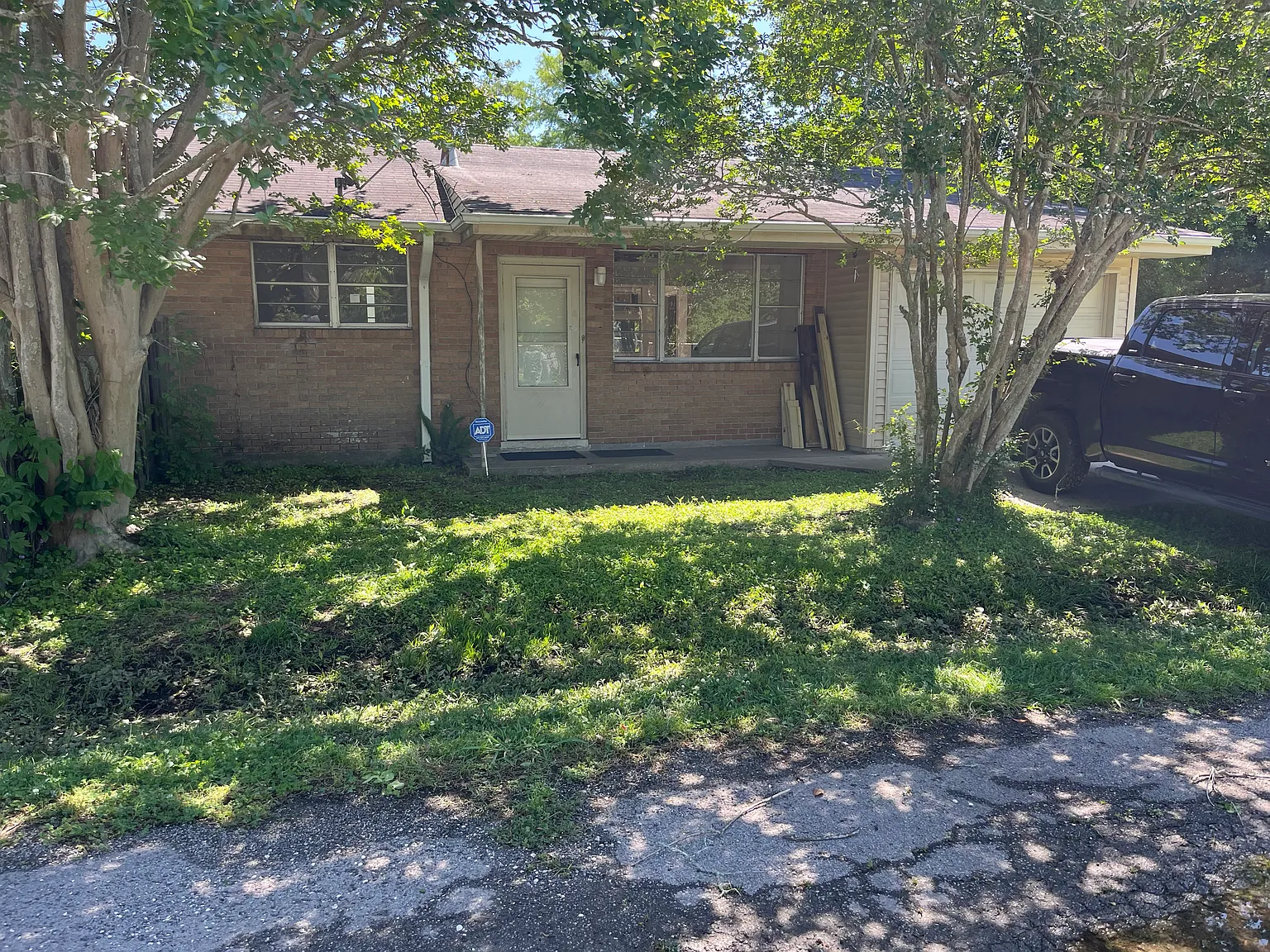 2902 Winston St — Photo 3