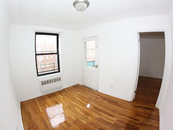 4th image of 350 E 19th St