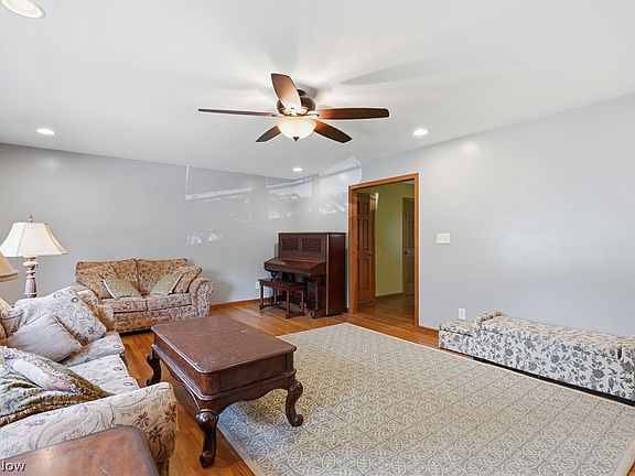 4th image of 2520 Douglas Dr