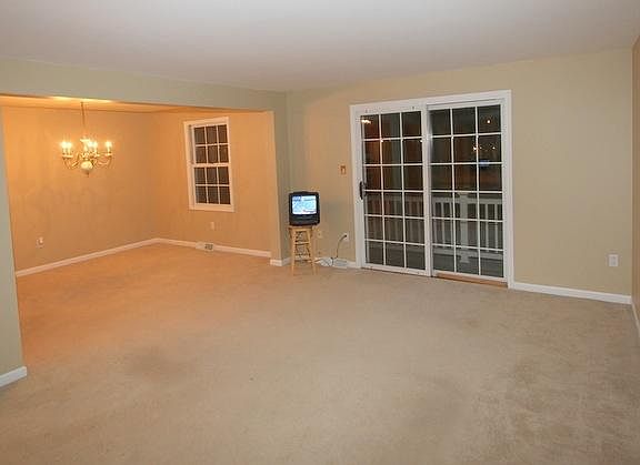4th image of 12 Georgian Ln APT B