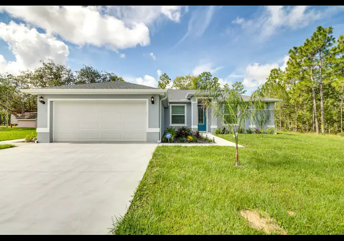 3 bed, 2100 sqft, $2,400 — Photo 1