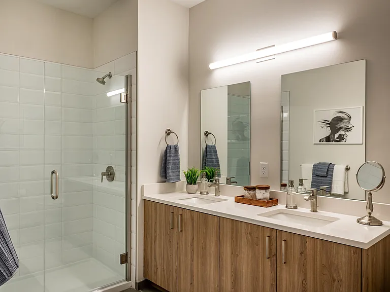 Full Bathroom