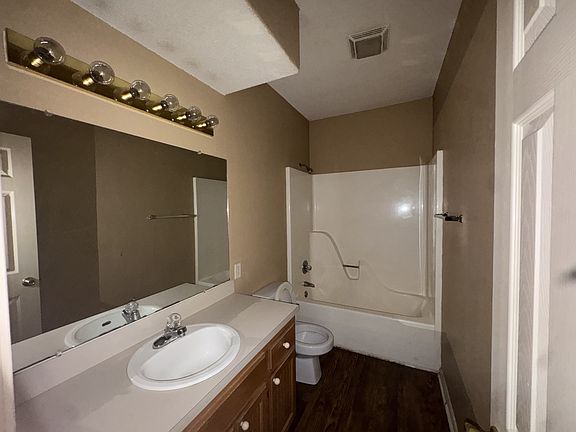 4th image of 102 S Roland Rd #1