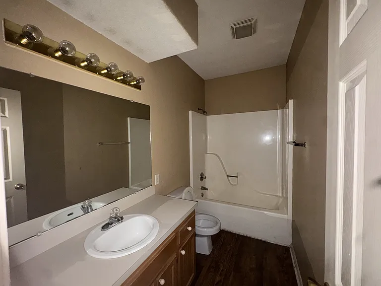 102 S Roland Rd #1 — Photo 4