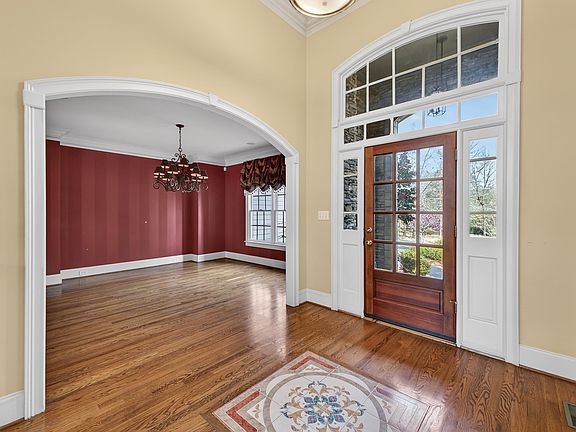 4th image of 42 Bateswood Dr