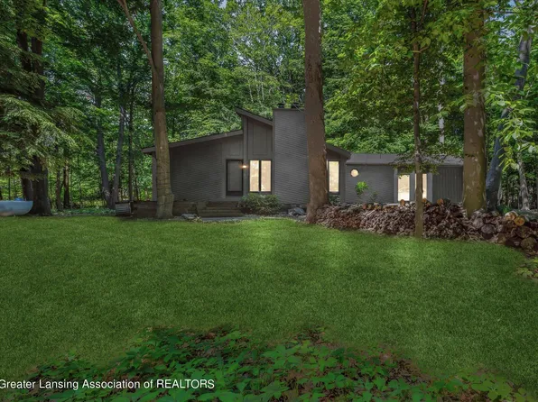 1037 N Eifert Rd, Holt, MI 48842